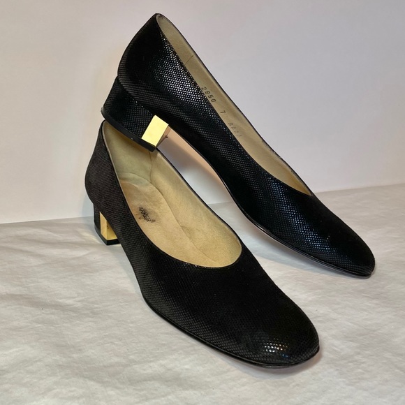 Snakeskin Pumps w/Gold Heel Accent, size 7AAAA - Picture 2 of 11